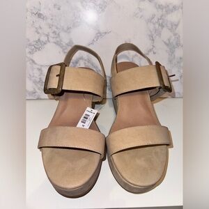 BNWT Torrid Buckle Two Piece Platform Wedge (WW) Size 10